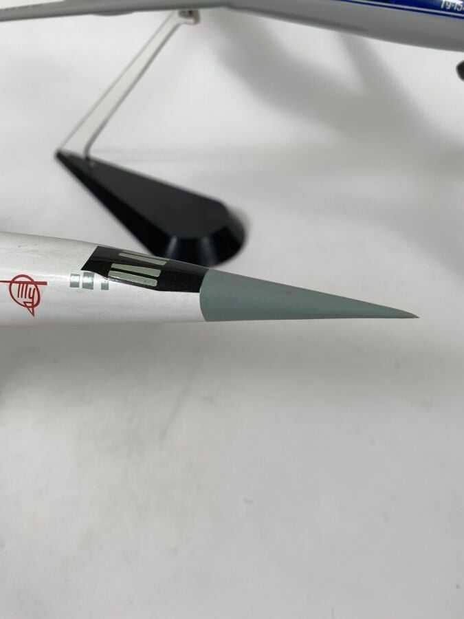 3 modèles : - - Tupolev 134 Aeroflot 65000 au 1/100ème en résine peinte réalisa…