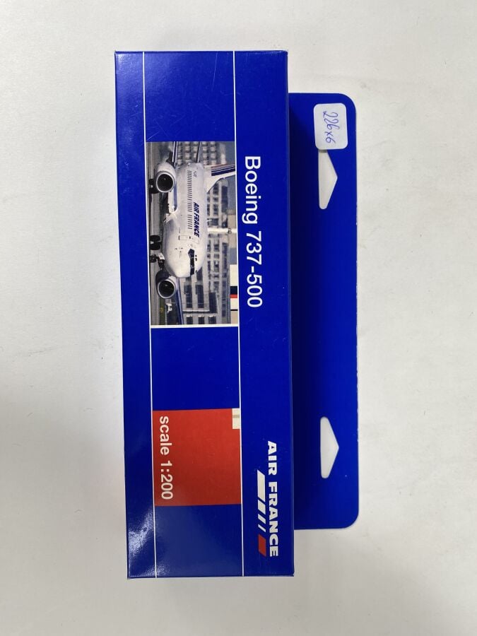6 modèles : - - Airbus A310 Air France F-GEMA au 1/200ème en plastique réalisée…