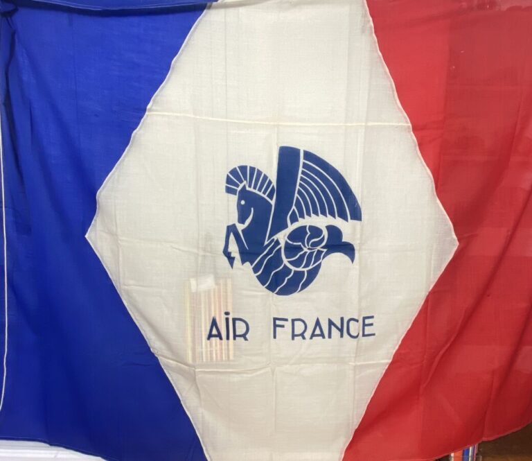 8) 1 Drapeau grande taille en coton de 1937, agence Air France avec « crevette…