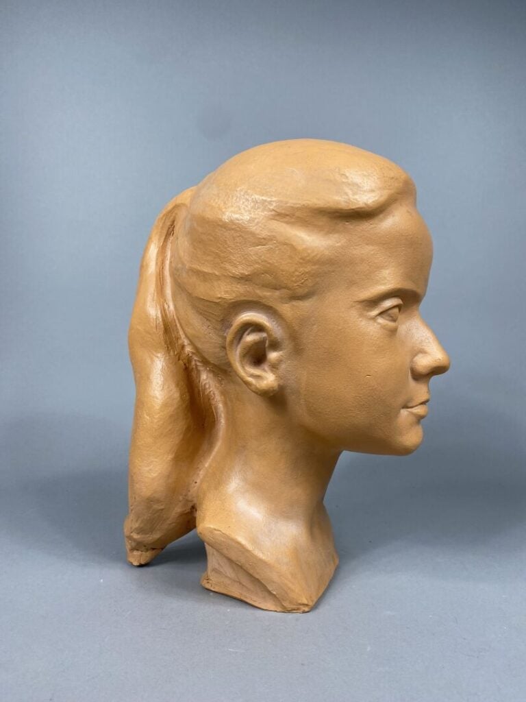 André ROZAY (1913-1991) - Tête de jeune fille en terre cuite - Signée - H : 30…