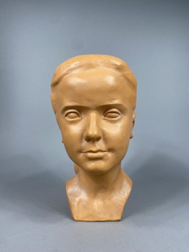 André ROZAY (1913-1991) - Tête de jeune fille en terre cuite - Signée - H : 30…