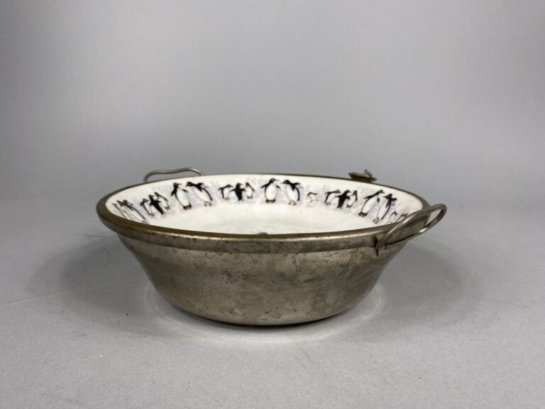Assiette réchaud en étain et porcelaine ornée de pingouins - Diam : 19 cm - (dé…