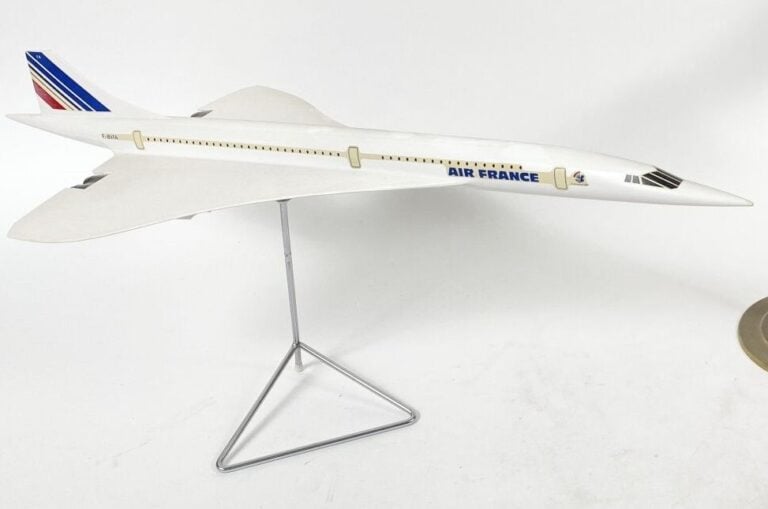 BAC Aérospatiale Concorde Air France F-BVFA au 1/100ème en plastique réalisée p…