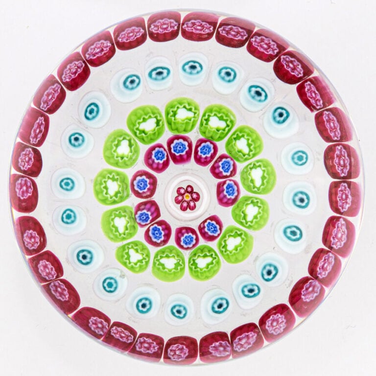 Baccarat. Presse-papiers à motif de quatre cercles concentriques de bonbons pol…