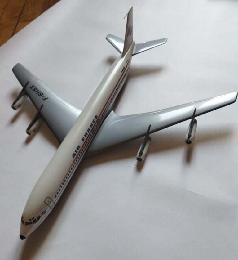 Boeing 707 300/320 Air France Cargo au 1/100ème en plastique réalisé par Airpla…