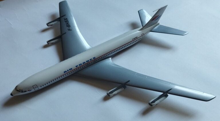 Boeing 707 300/320 Air France Cargo au 1/100ème en plastique réalisé par Airpla…