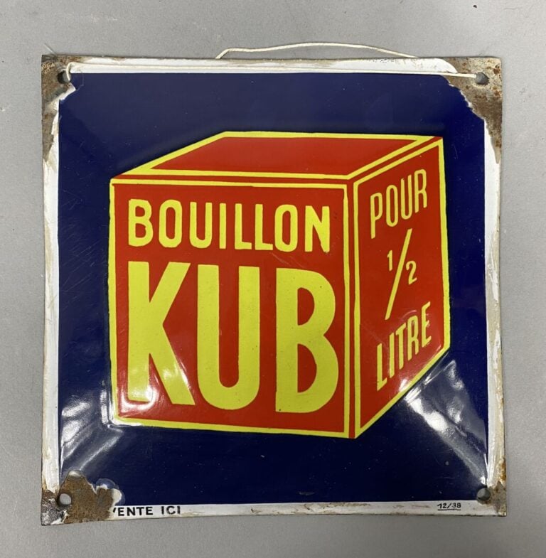 Bouillon KUB - Enseigne publicitaire en tôle de forme carré légèrement bombé -…
