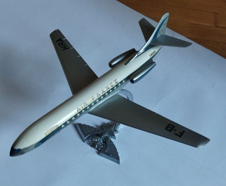 Caravelle Air France F-BHRA au 1/100ème en résine peinte réalisée par MEE/Bourb…