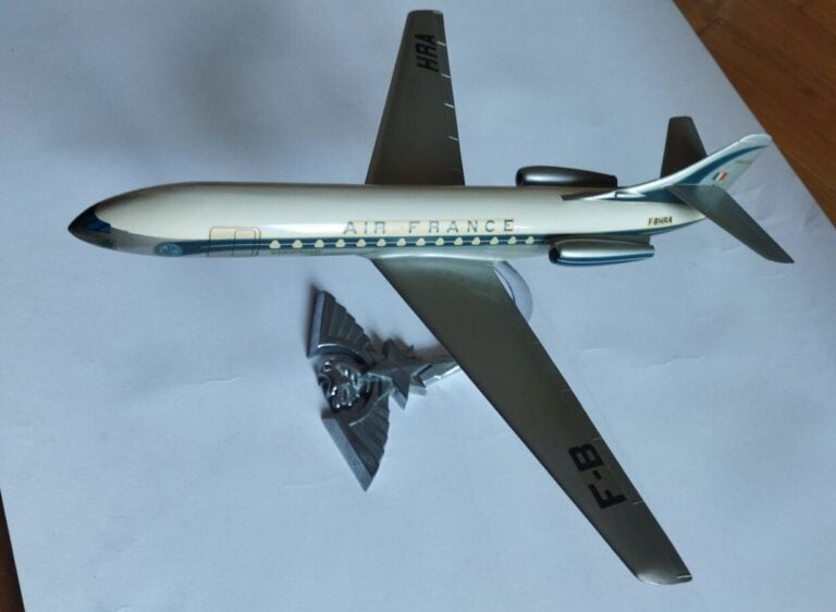 Caravelle Air France F-BHRA au 1/100ème en résine peinte réalisée par MEE/Bourb…