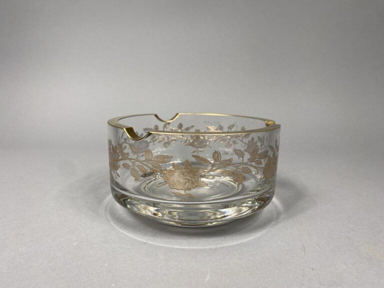 Cendrier en verre à décor gravé doré de fleurs et branchages fleuris - H : 7 cm…