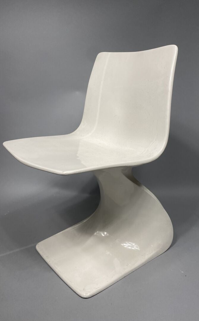 Christan Adam NAILA, dans le goût - Paire de chaises en composition blanche - A…