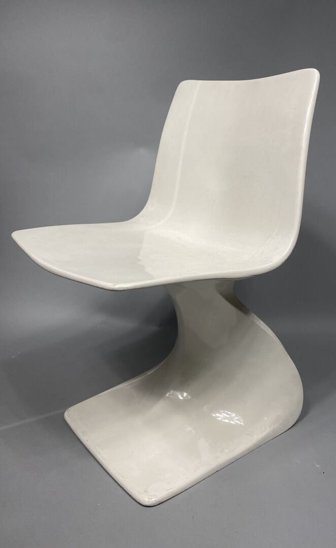 Christan Adam NAILA, dans le goût - Paire de chaises en composition blanche - A…
