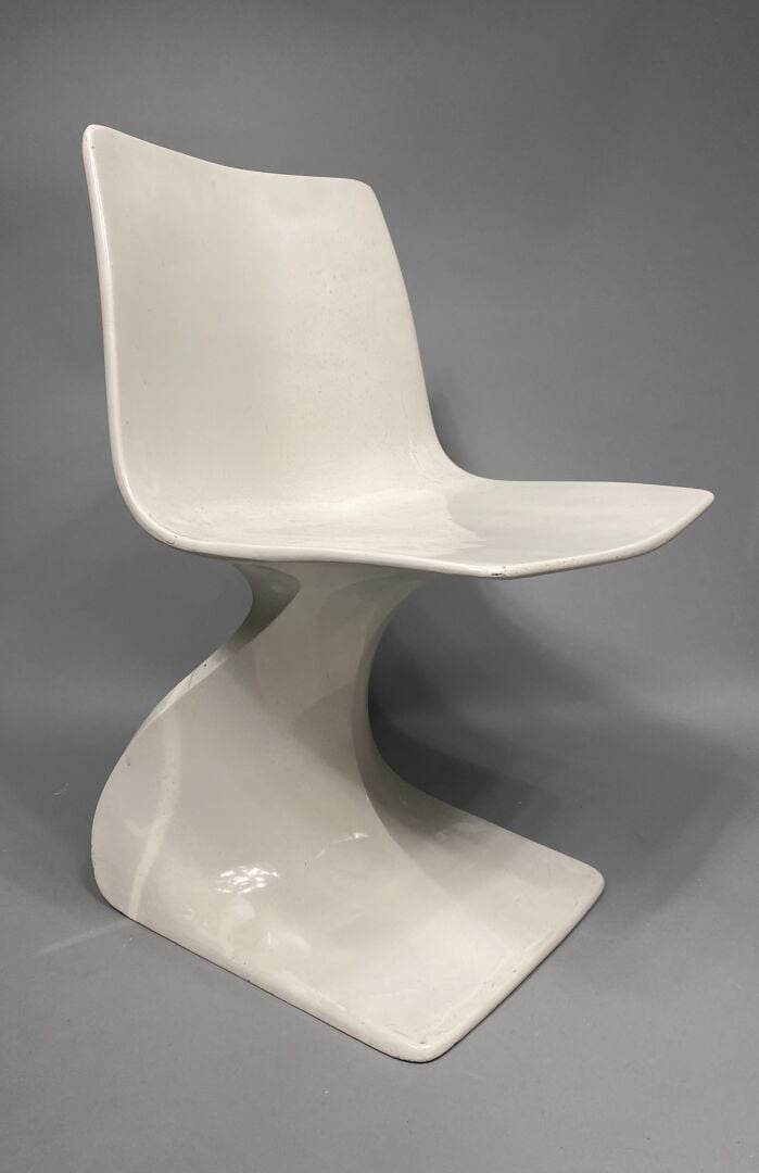 Christan Adam NAILA, dans le goût - Paire de chaises en composition blanche - A…