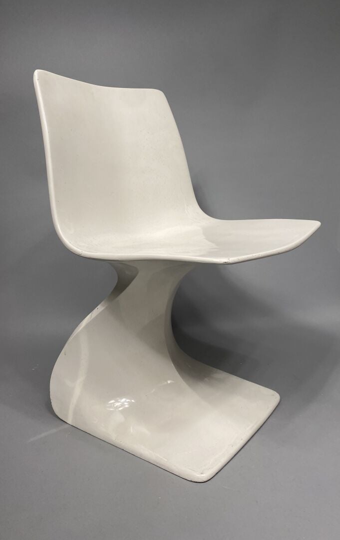 Christan Adam NAILA, dans le goût - Paire de chaises en composition blanche - A…