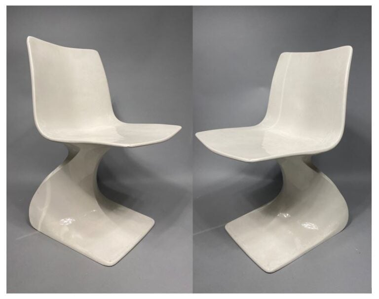 Christan Adam NAILA, dans le goût - Paire de chaises en composition blanche - A…