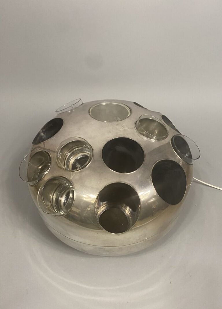 CHRISTOFLE - "Bar ballon" - Etrange bar lumineux en métal argenté présentant 13…