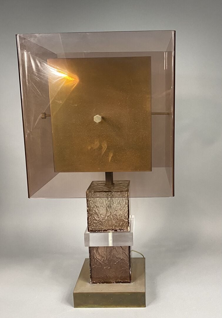 Dans le goût de Roméo REGA - Lampe de table en plexiglas et verre fumé supporta…