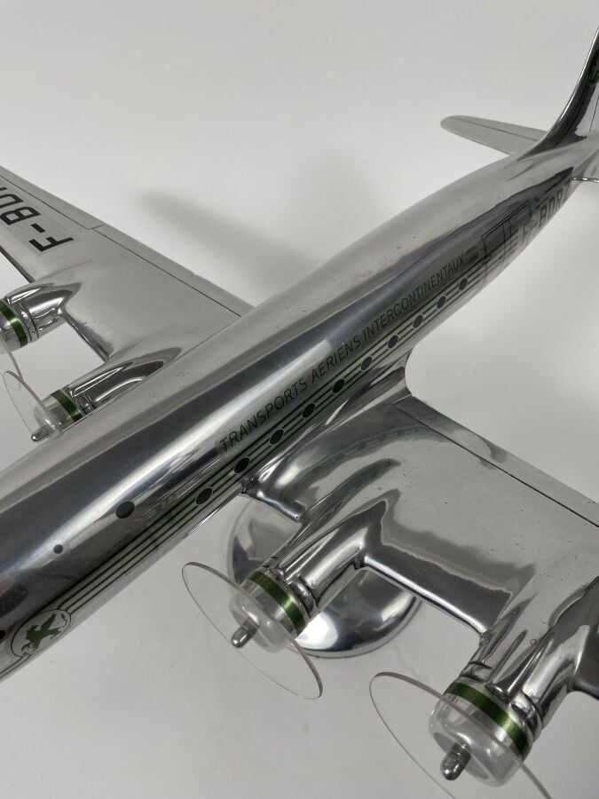 DC4 TAI (Transport Aériens Intercontinentaux) en aluminium au 1/50ème réalisé p…