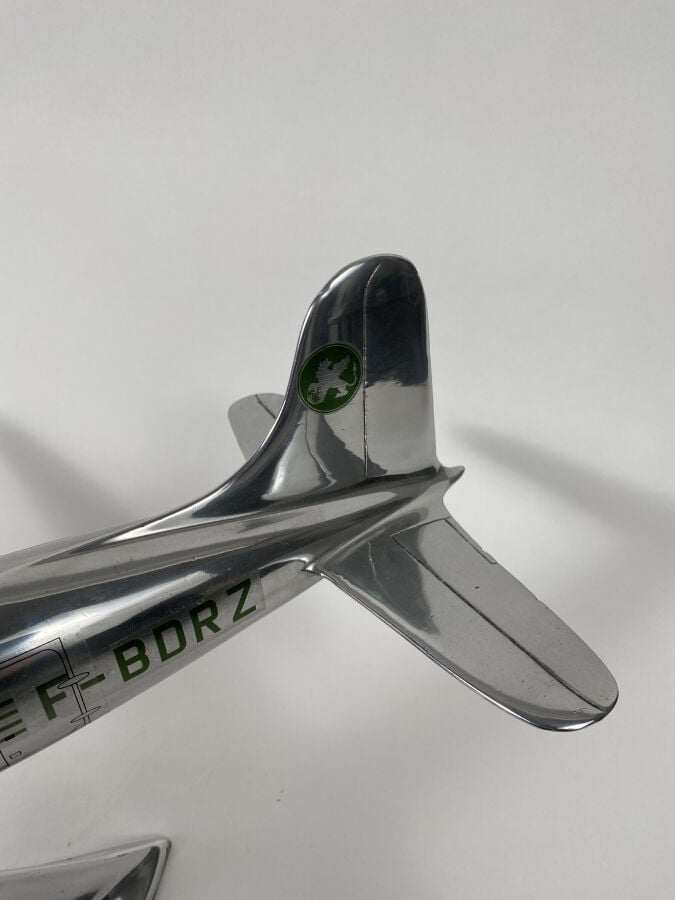 DC4 TAI (Transport Aériens Intercontinentaux) en aluminium au 1/50ème réalisé p…