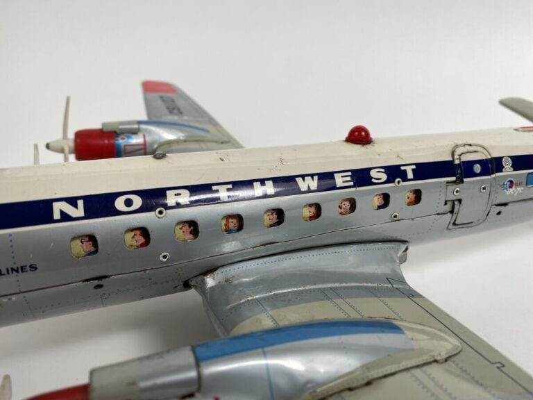 « DC7 Northwest - orient CS1107 » / Yone - Japon, 1967, en Tôle lithographiée,…