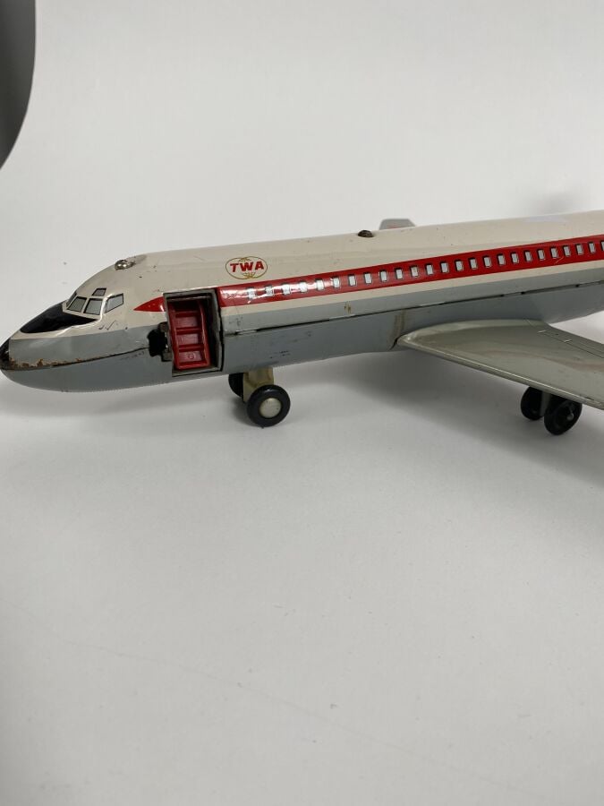 « DC9 TWA » / TN ROC- Japon, 1970, tôle lithographiée, battery toy les réacteur…