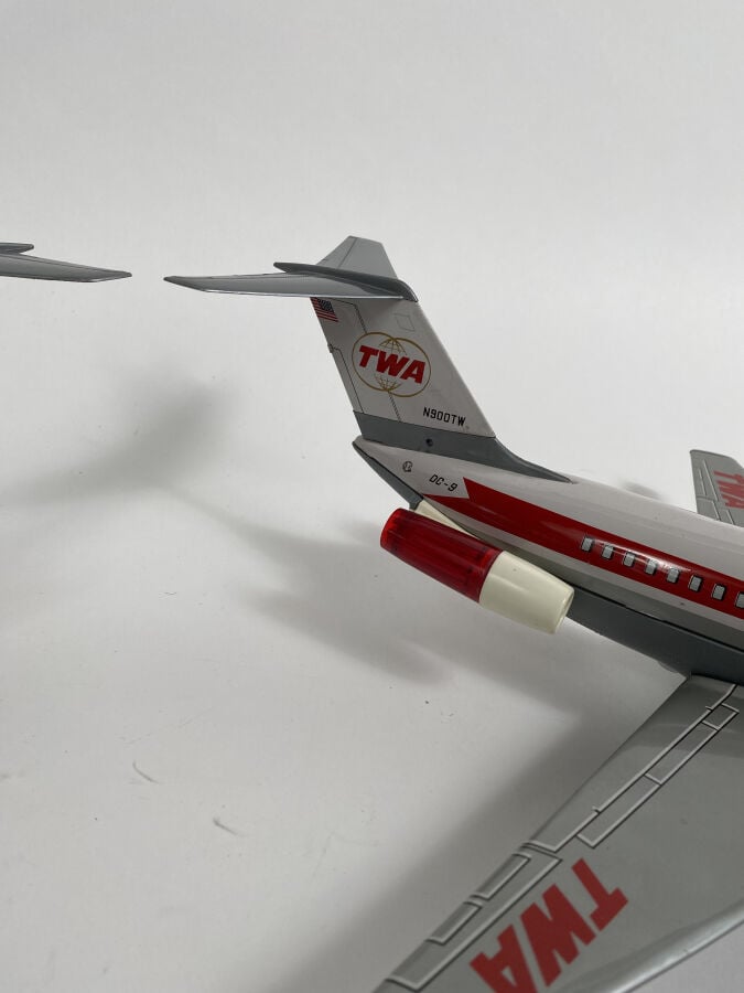 « DC9 TWA » / TN ROC- Japon, 1970, tôle lithographiée, battery toy les réacteur…