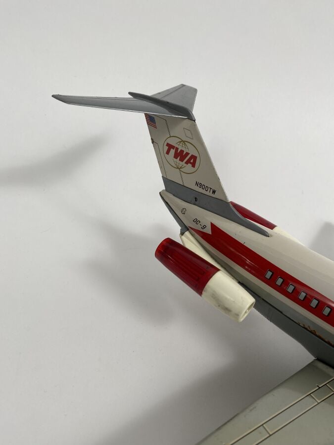 « DC9 TWA » / TN ROC- Japon, 1970, tôle lithographiée, battery toy les réacteur…