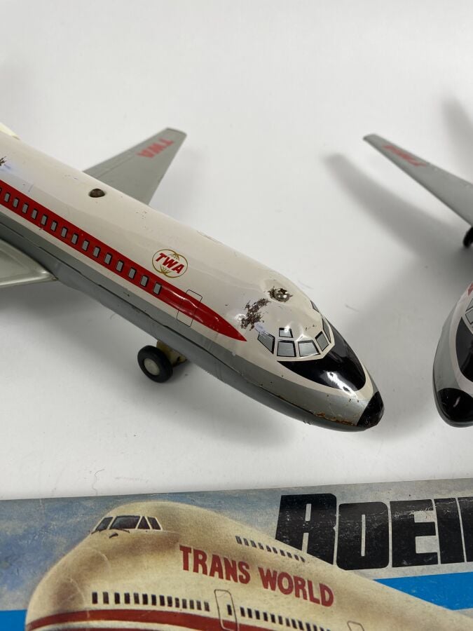 « DC9 TWA » / TN ROC- Japon, 1970, tôle lithographiée, battery toy les réacteur…