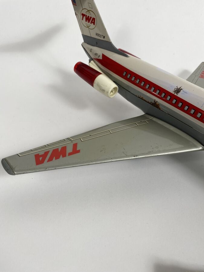 « DC9 TWA » / TN ROC- Japon, 1970, tôle lithographiée, battery toy les réacteur…