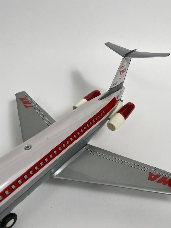 « DC9 TWA » / TN ROC- Japon, 1970, tôle lithographiée, battery toy les réacteur…