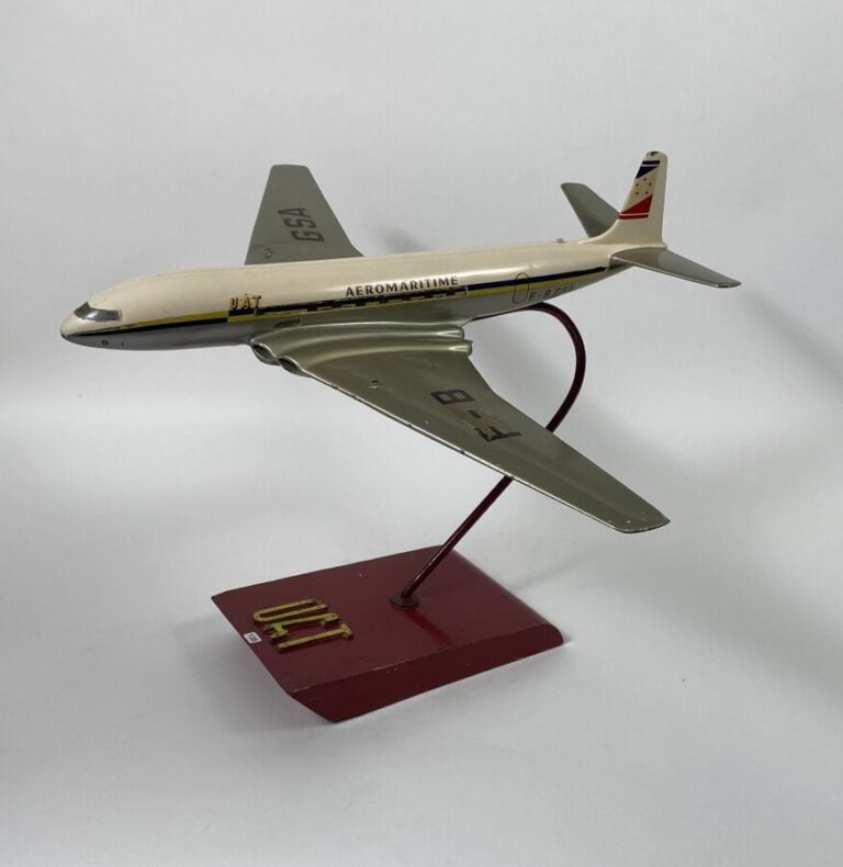 De Haviland Comet 1A pour UAT Aéromaritime avec éclairage et pied UAT au 1/50èm…