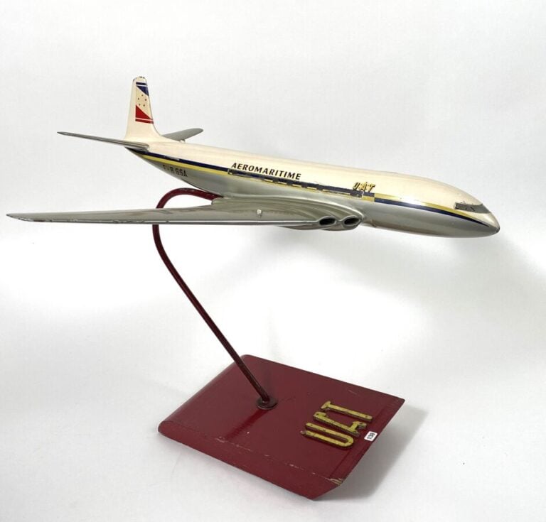 De Haviland Comet 1A pour UAT Aéromaritime avec éclairage et pied UAT au 1/50èm…