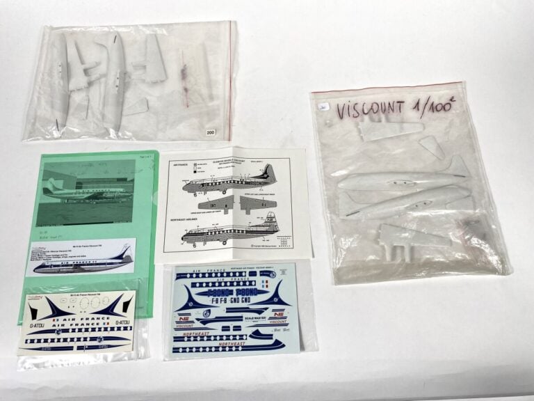 Deux modèles : - - Vickers viscount Air France F- BGNO au 1/100 eme en plastiqu…
