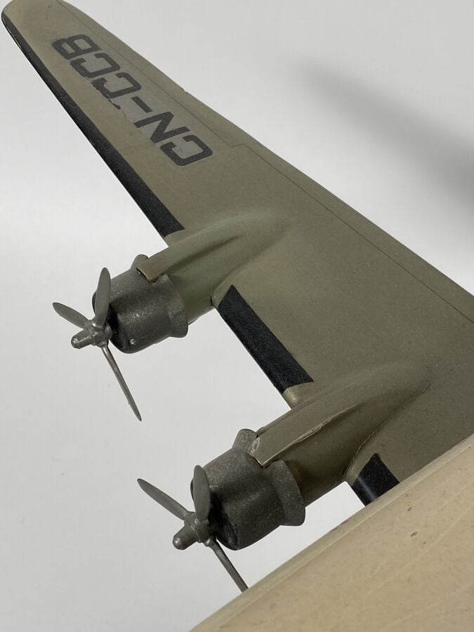 Douglas DC4 Royal Air Maroc CN-CCB au 1/50ème, bois et métal peint, réalisé par…