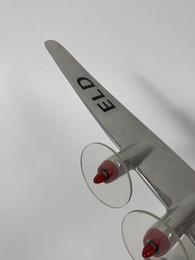 Douglas DC6 CGTA Air Algérie F-BELD au 1/84ème en aluminium peint présenté sur…