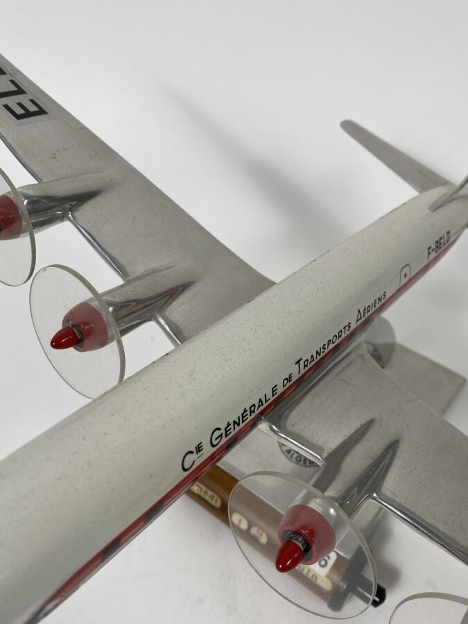 Douglas DC6 CGTA Air Algérie F-BELD au 1/84ème en aluminium peint présenté sur…