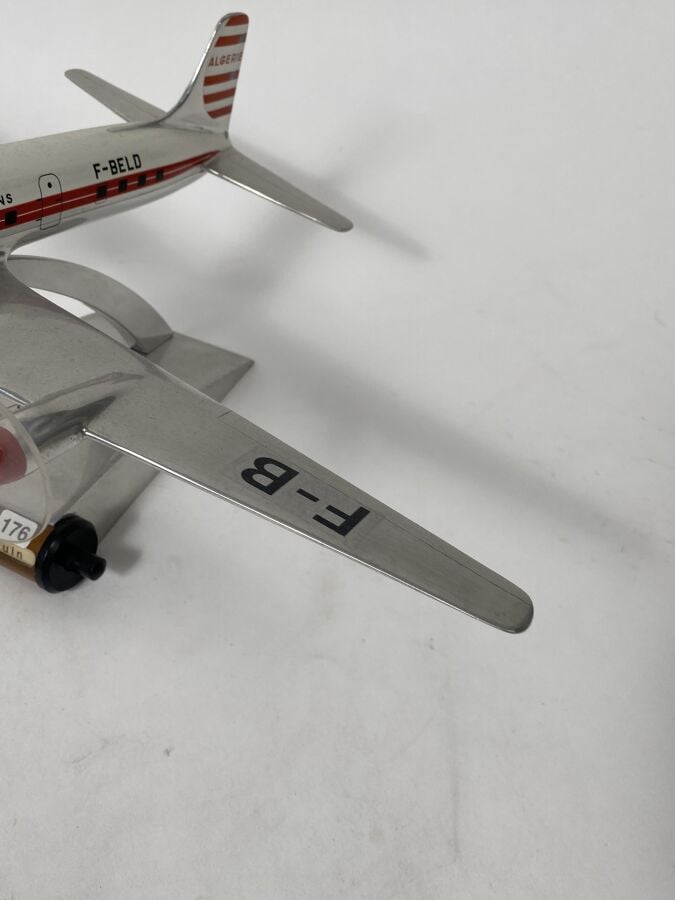 Douglas DC6 CGTA Air Algérie F-BELD au 1/84ème en aluminium peint présenté sur…