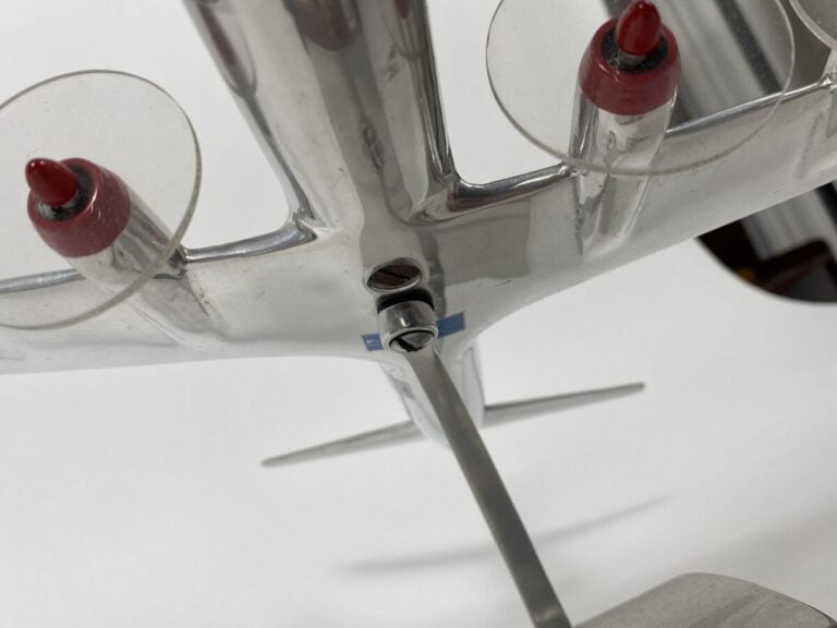 Douglas DC6 CGTA Air Algérie F-BELD au 1/84ème en aluminium peint présenté sur…