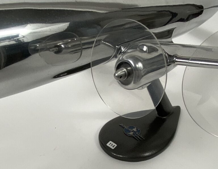 Douglas DC6B au 1/50ème en aluminium poli, réalisé par Douglas Marketing Aids v…
