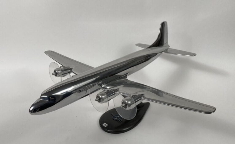 Douglas DC6B au 1/50ème en aluminium poli, réalisé par Douglas Marketing Aids v…