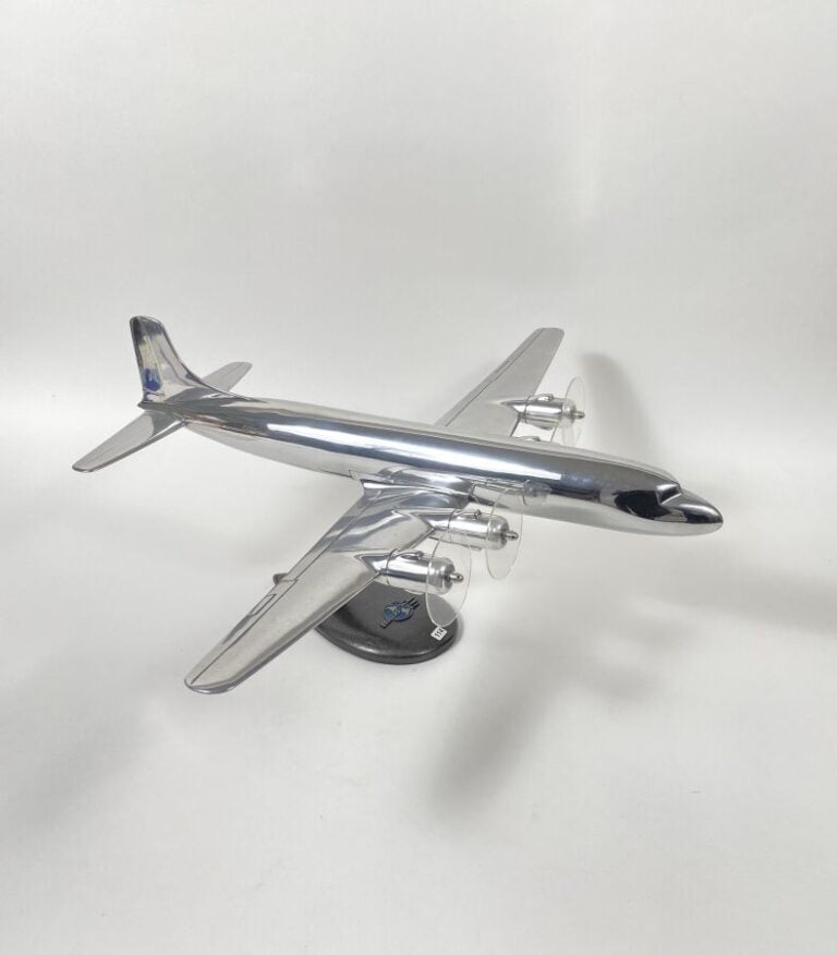 Douglas DC6B au 1/50ème en aluminium poli, réalisé par Douglas Marketing Aids v…