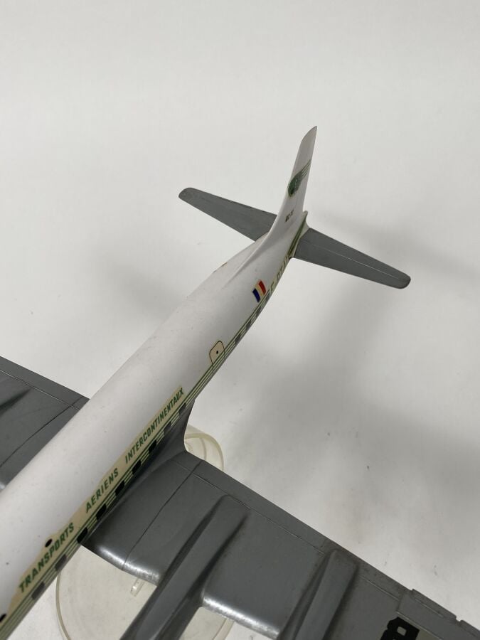 Douglas DC7C Transports Aériens Intercontinentaux TA/// F-BTAI au 1/100ème en p…