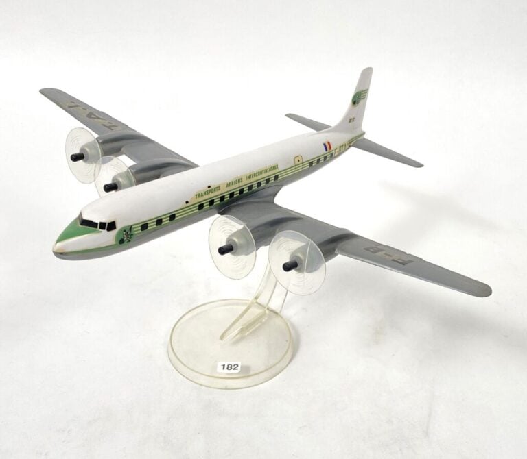 Douglas DC7C Transports Aériens Intercontinentaux TA/// F-BTAI au 1/100ème en p…