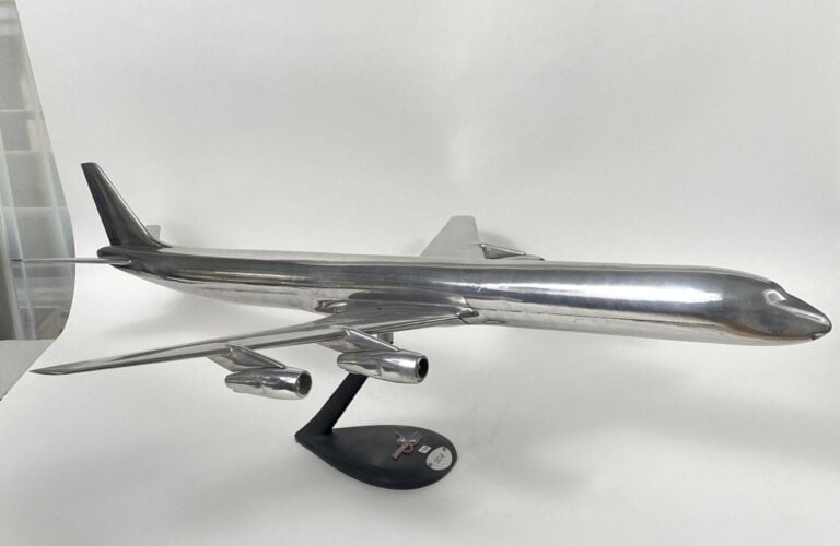 Douglas DC8-61 en aluminium au 1/50ème, réalisé par Douglas factory model, vers…