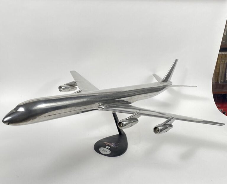 Douglas DC8-61 en aluminium au 1/50ème, réalisé par Douglas factory model, vers…