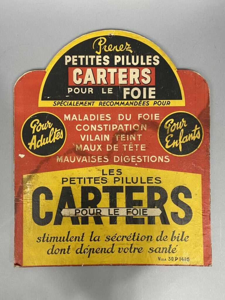 Ensemble d'enseignes publicitaire sur carton, tôle et divers comprenant : - - C…