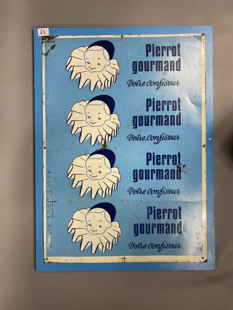Ensemble d'enseignes publicitaires certaines en carton, tôle, ... comprenant :…