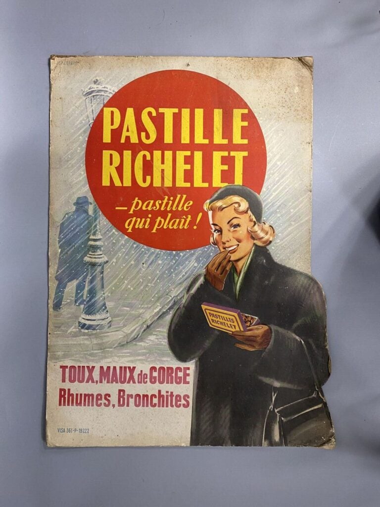 Ensemble d'enseignes publicitaires certaines en carton, tôle, ... comprenant :…