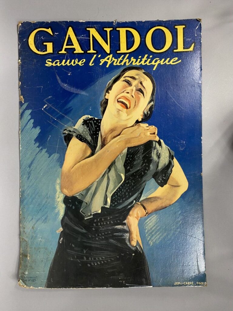 Ensemble d'enseignes publicitaires certaines en carton, tôle, ... comprenant :…