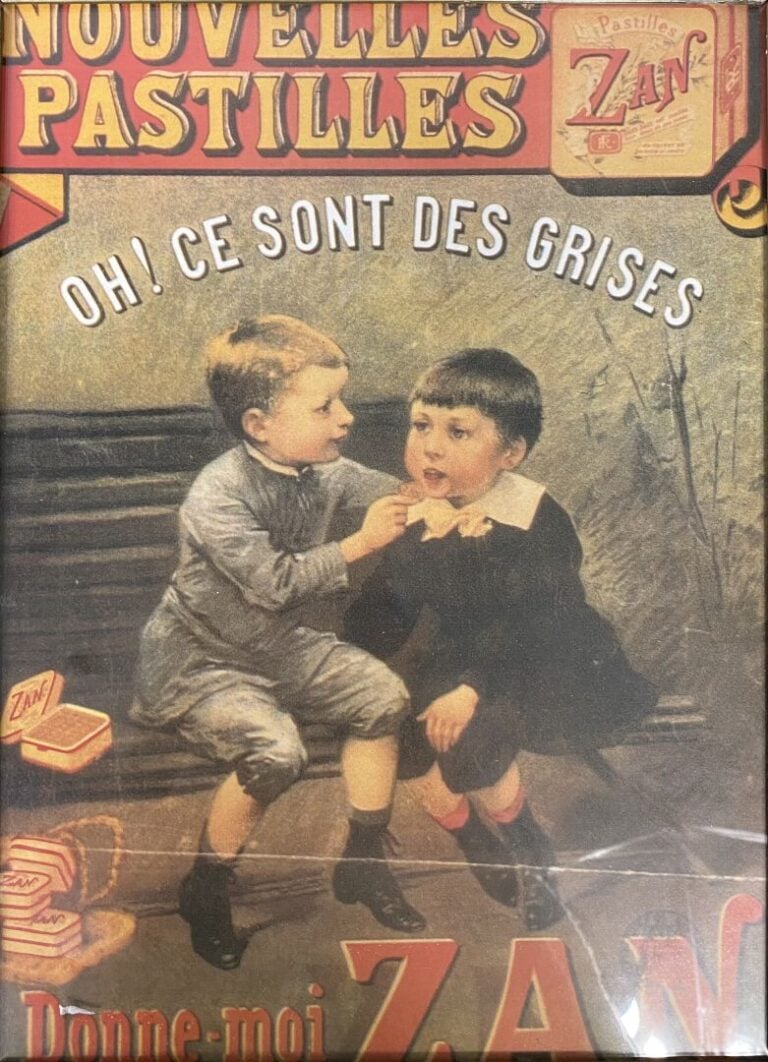 Ensemble d'enseignes publicitaires sur cartons, impression, et divers comprenan…